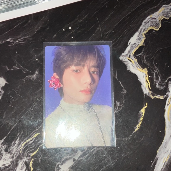 BEOMGYU PHOTOCARD (TOMORROW BY TOGETHER) TXT - Picture 2 of 4